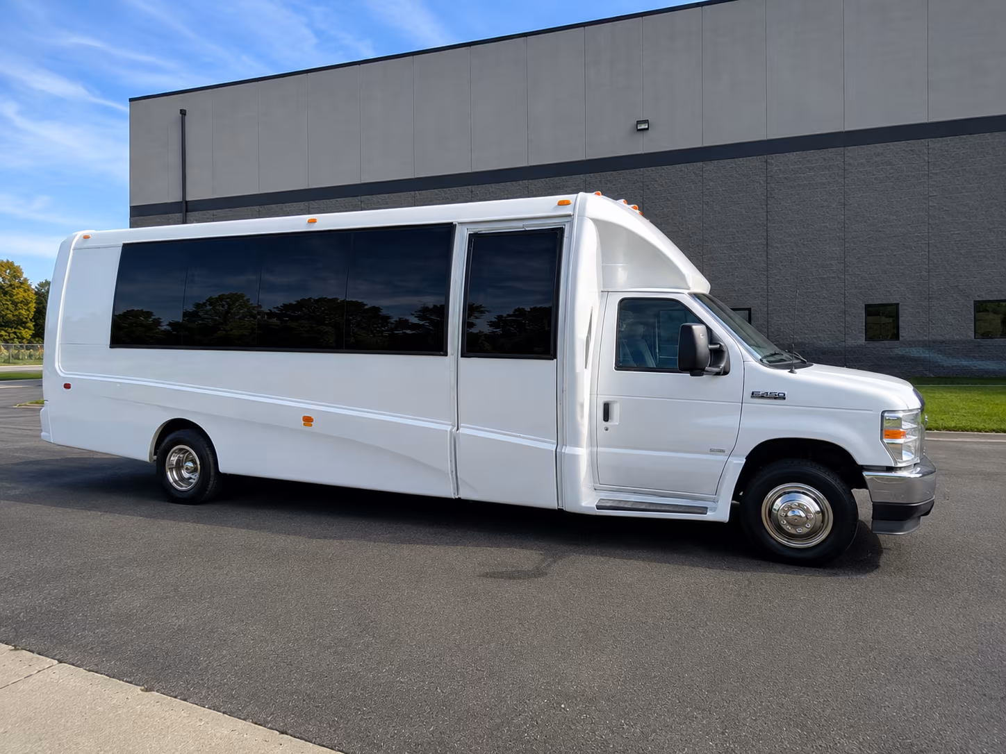multi stop hotel pickup loops for wine country wedding guests